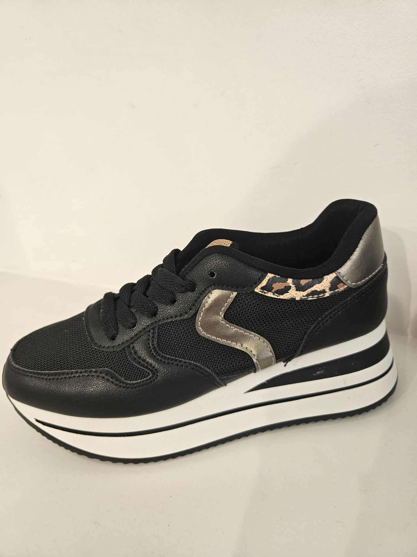 Zapatilla leo