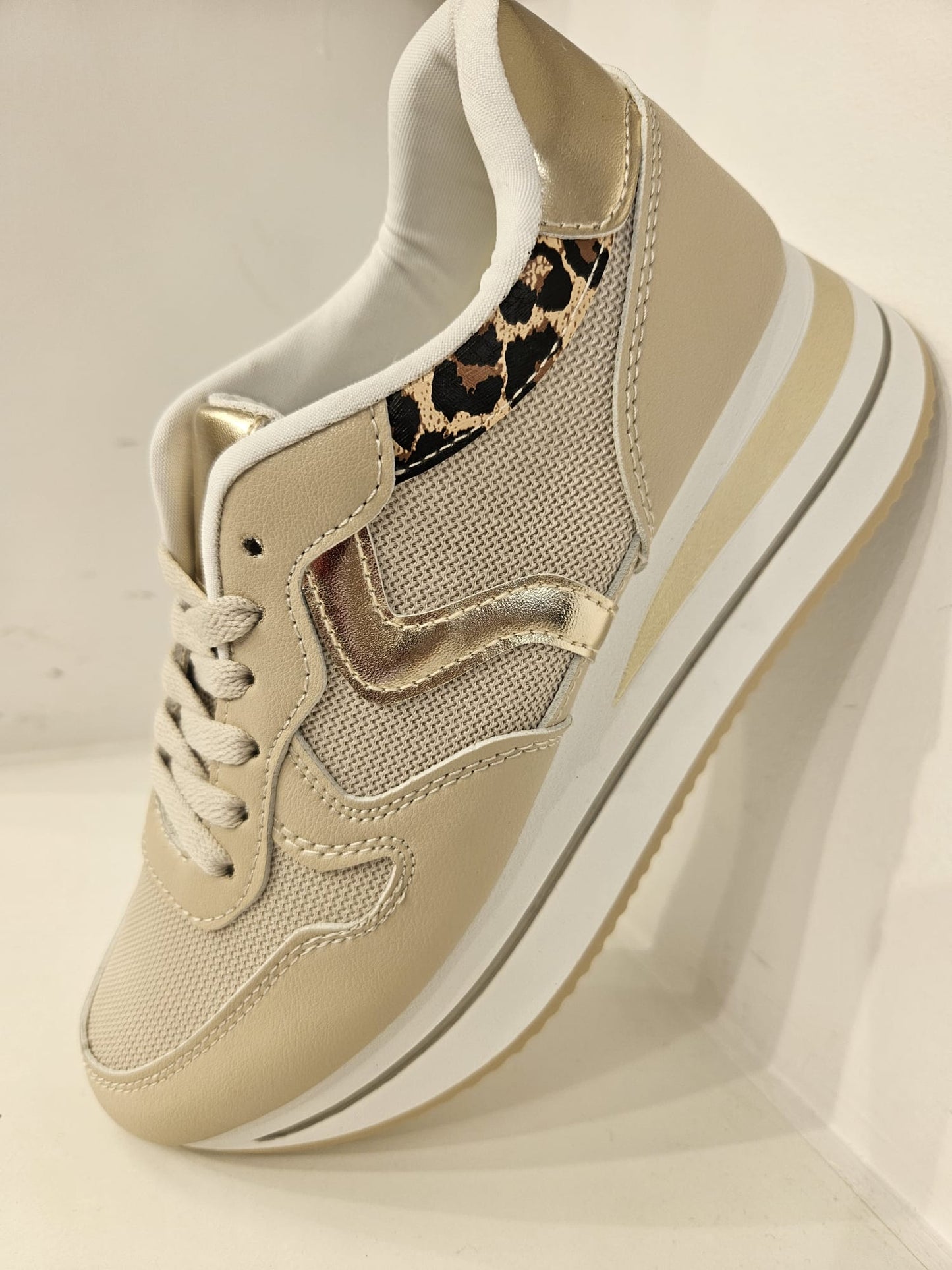 Zapatilla leo